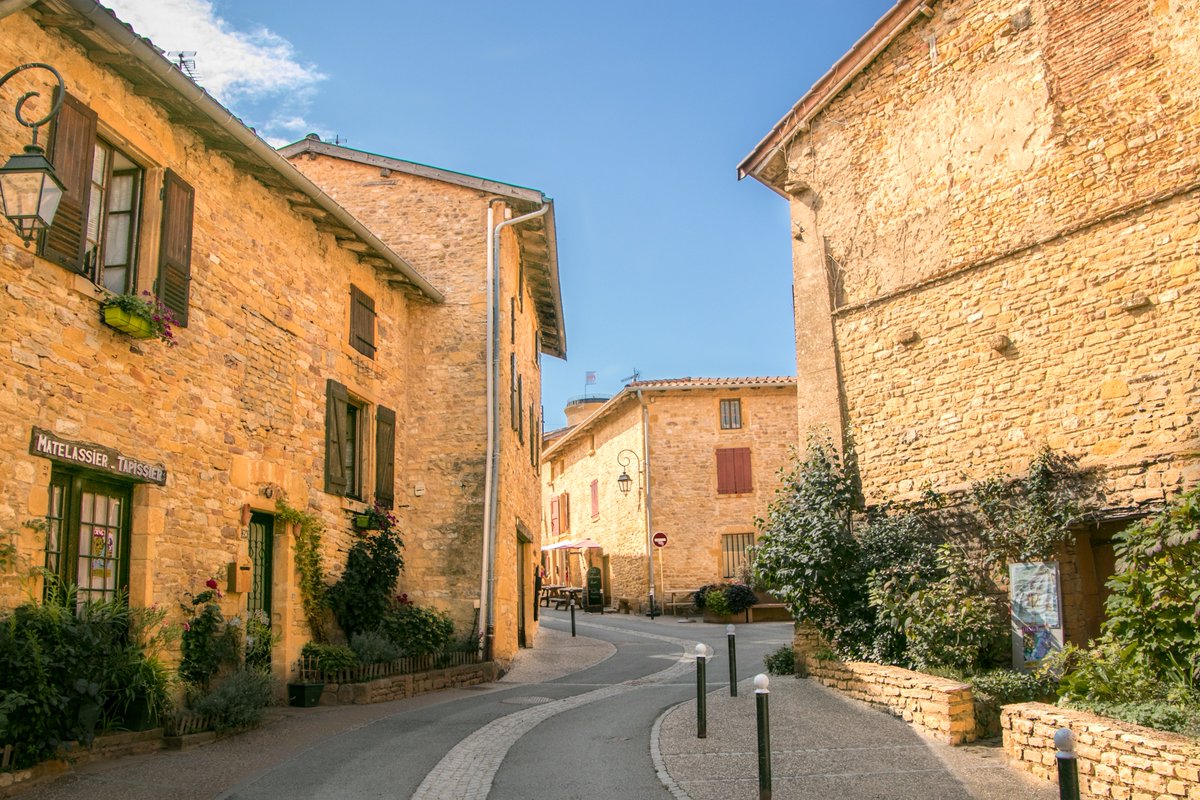 🍇🍷En balade avec Paula Boyer du journal <a href="/LaCroix/">La Croix</a> à travers les collines du Beaujolais des Pierres Dorées 🍃🍁🍂
voyage.blogs.la-croix.com/balade-dans-le… 
<a href="/vinsbeaujolais/">Vins du Beaujolais</a> <a href="/RDV_Saveurs/">Auvergne-Rhône-Alpes</a> @otbeaujolais 
#tourisme #balades #beaujolais #BeaujolaisNouveau2018 #voyages