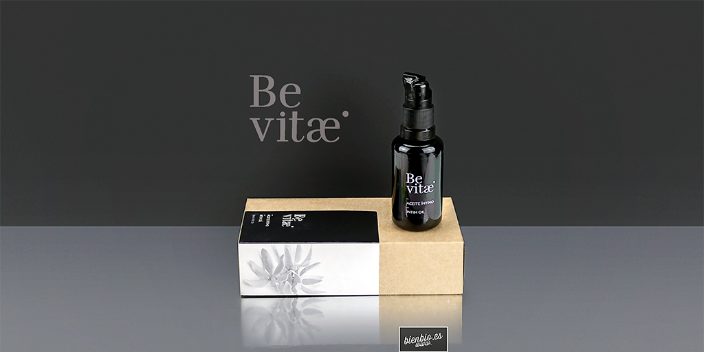 elivecreative's tweet photo. 🇪🇦El deseo de #sentir, #desear y vibrar👩‍❤️‍💋‍👨El deseo de probar, #innovar y mejorar, #experimentar o dar un pequeño empujón para aumentar el deseo sexual 🔥 El #aceiteIntimo de @be_vitae produce todo eso, y mucho más 🌺🌸 Un objeto de deseo que, en @Biovardi, vas a poder encontrar🛍 https://t.co/7ObACNyslv