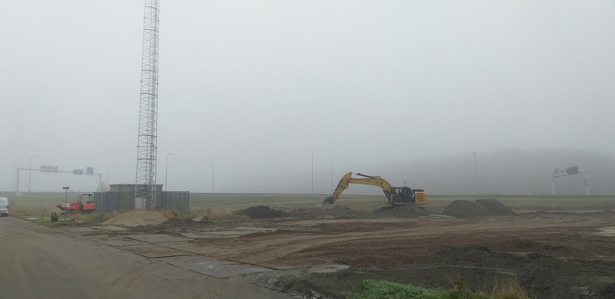 wouter_pasman83's tweet photo. We zijn begonnen! Nieuwbouw kantoor met bedrijfshallen  Unipharma in Middelburg. https://t.co/ClmhRsifgx