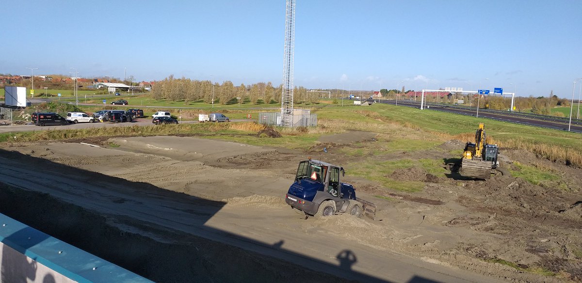 wouter_pasman83's tweet photo. We zijn begonnen! Nieuwbouw kantoor met bedrijfshallen  Unipharma in Middelburg. https://t.co/ClmhRsifgx