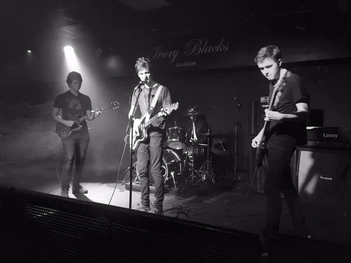 The Lines giving a great show! If you want info on future gigs, you can follow the boys on Instagram - thelines.music #supportingtalent