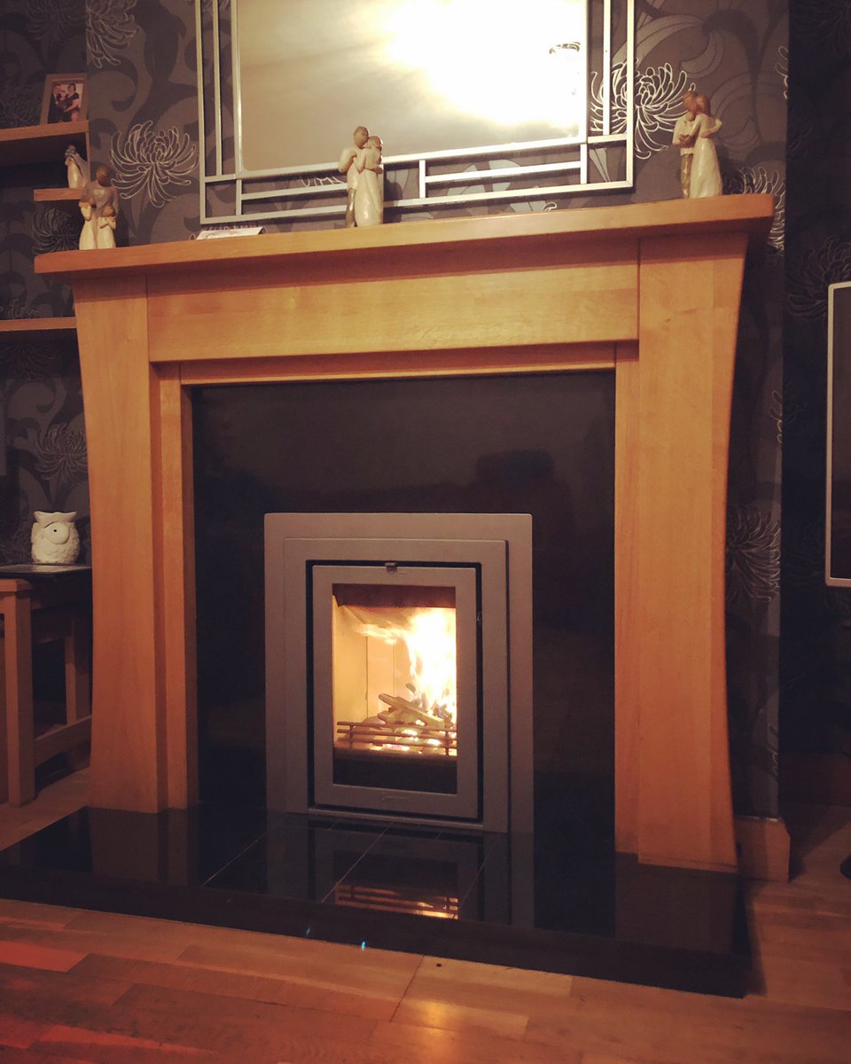 hotstovesni's tweet photo. @ConturaStoves @FlueandDucting Contura i4M inset installed with extra wide trim and Duraflue flue products https://t.co/RdPqmummam