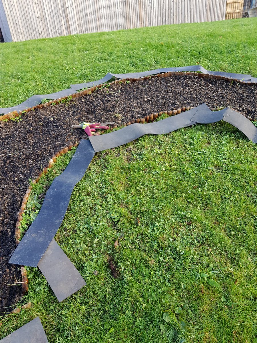 ForestFriends_'s tweet photo. We had so much fun planting bulbs for our #springrainbow 🌷 🌈 the children are already excited. Everyone was respectful and used the time to reflect on what they were creating. We've never been so proud of of the children of @ForestSandridge #bulbs @RHSBloom @RHSSchools https://t.co/qPxVxZ1x51