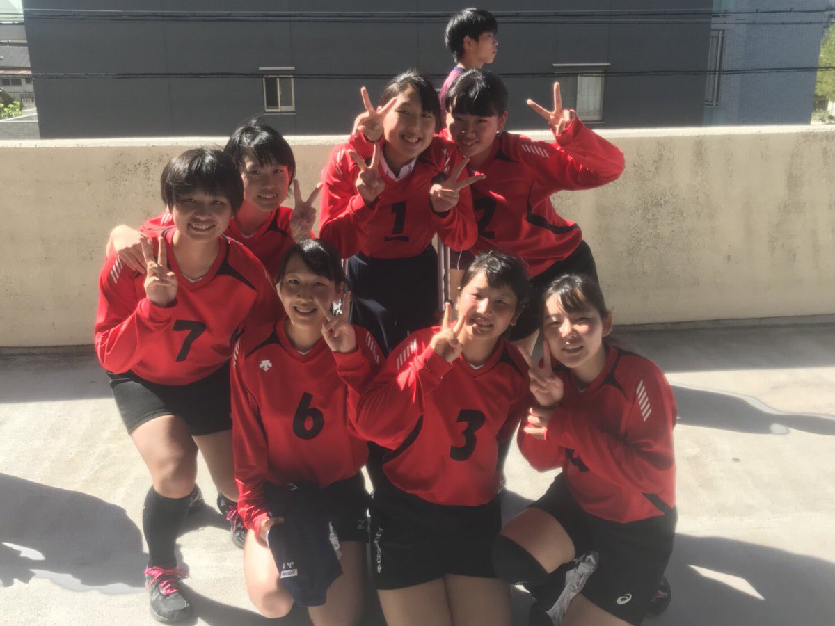 Kvbc139's tweet photo. 明日明後日 11/17.18は
須磨翔風  にて  秋季リーグ です！
この代初めてのカツ会もしたので
明日明後日頑張ります！！
ぜひ応援に来てください📣

17日(土)
2試合目 翔風 11:00頃〜
4試合目 伊川谷北 13:00頃〜

18日(日) おそらく
1試合目 朝高 10:00〜
3試合目 夢野台 12:00〜

応援お願いします🌻 https://t.co/8cHxEXlJPo