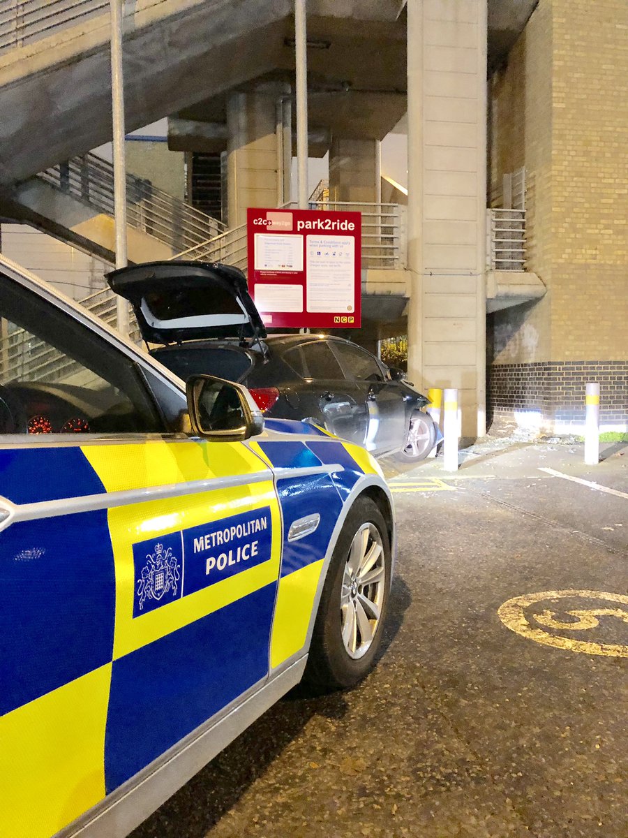 MPSBarkDag's tweet photo. Great team work from #KGTeamB during the night shift. 3 male’s arrested following a vehicle pursuit, where speeds got in excess of 100mph through Dagenham, before the vehicle crashed outside Dagenham Dock @c2c_Rail Station. Drugs & knives also found on the suspects. #TopJob https://t.co/E3h8Hh1el8