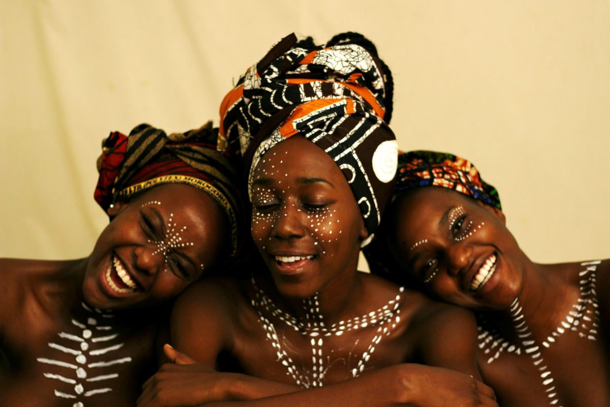 afropunk's tweet photo. Black Sisterhood shines bright in this uplifting photo series by @MimiMutesa: https://t.co/n0MHvCpmNE https://t.co/rgy1YJNeYU