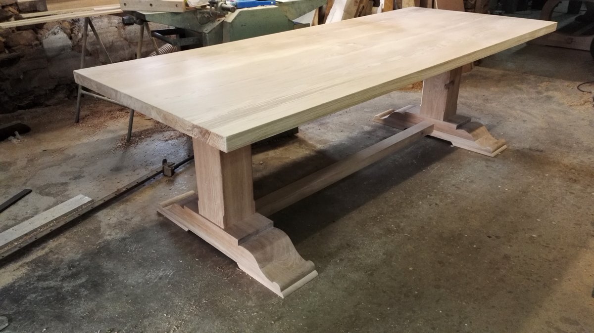 MakersBespoke's tweet image. Some slightly different curves in the workshop for a change! This lovely new style of pedestal refectory table is bound for Yorkshire at the end of the week. #tablemakers #refectorytable #handmadeinfrance #bespoke #oak#tables ow.ly/HSmf50jHYZ7