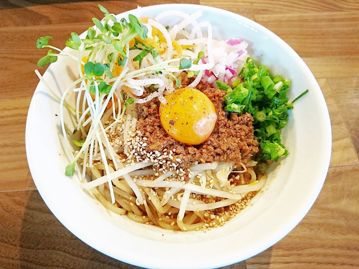 noguchi_nobu's tweet photo. #南流山 の #ONTHECOFFEE 、久しぶりにランチ営業でさっそく行ってみた。#まぜそば の色合いが芸術的で崩しにくい!プレーン→酢→山椒スパイスと味が変わって何度も楽しめました♪ まぜそばメインだけどここはカフェ。店頭には私のイラストも! https://t.co/ZsqbXzsN8l