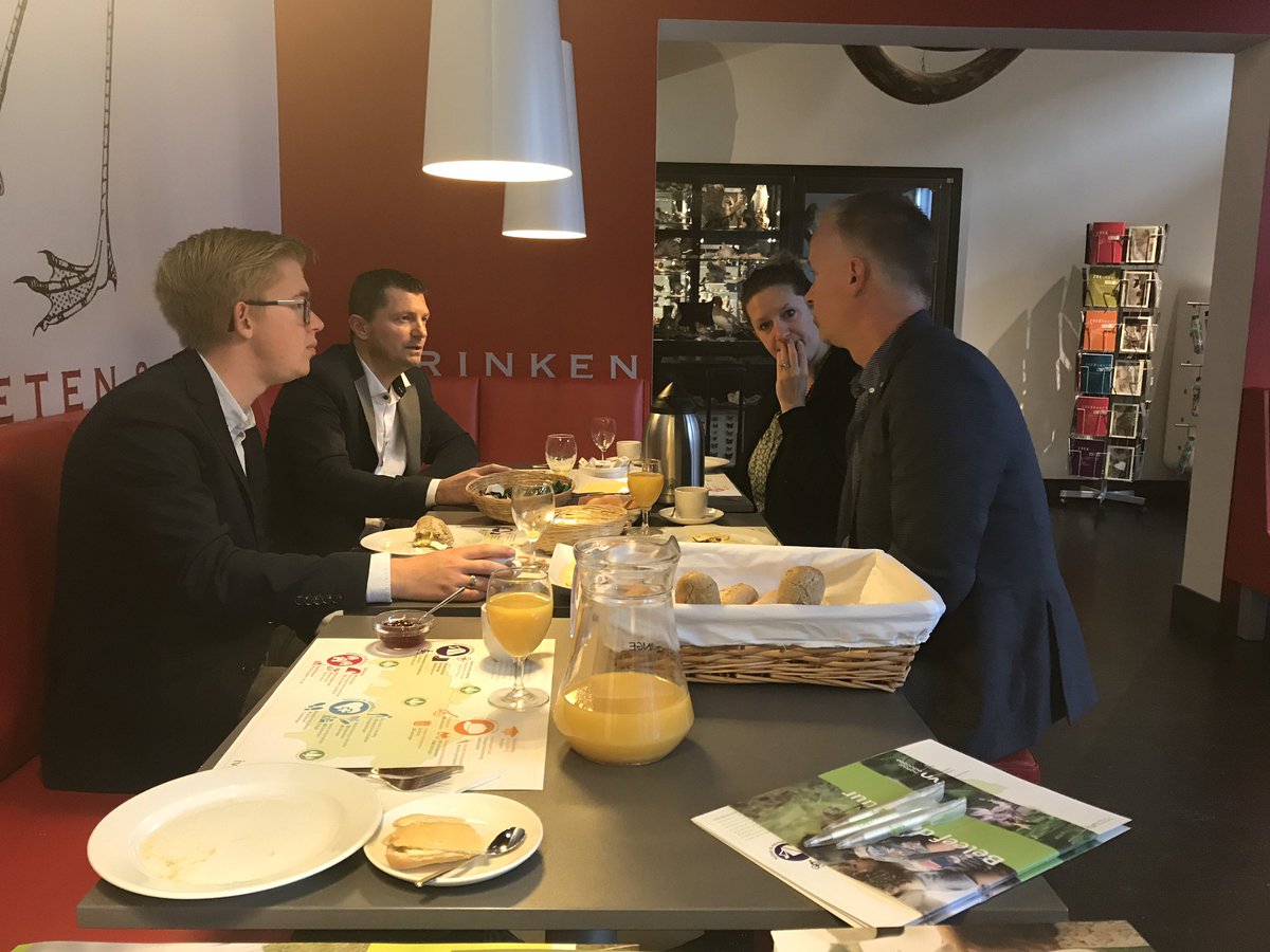 H_Vreugdenhil's tweet photo. Inspirerend gesprek met @IVNBrabant gaaf om te zien hoe ze met honderden vrijwilligers natuur beleefbaar maken. 
Belangrijke bijdrage voor welzijn, gezondheid, leefbaarheid en biodiversiteit. Dank @IdoHaan en @RenskeVisscher 
Keep up the good work https://t.co/GnKLgN8BaD