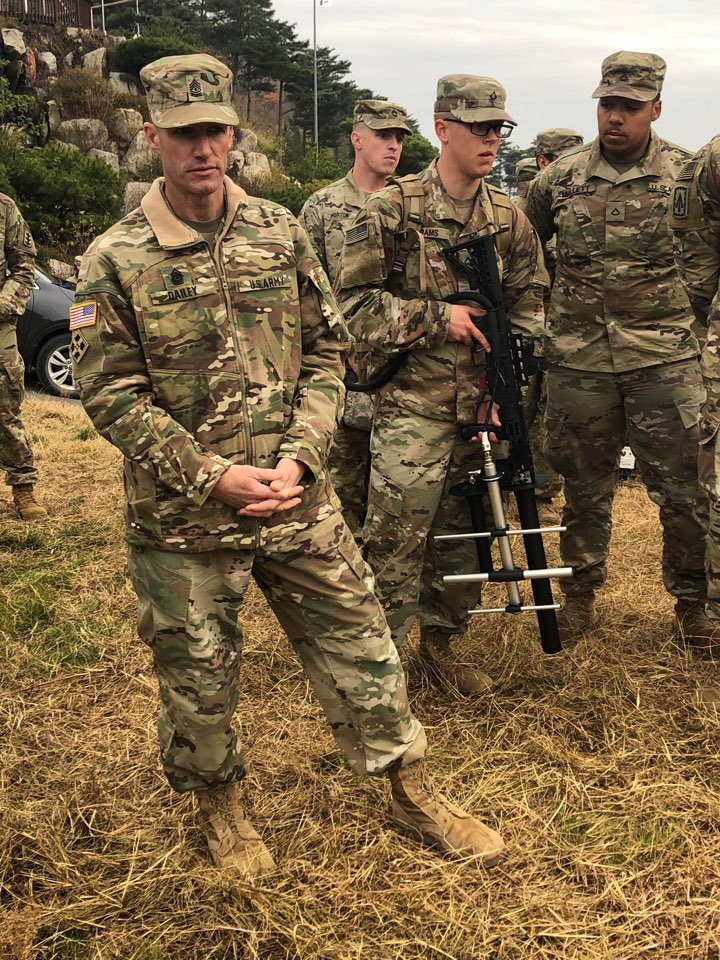 Deshaun32's tweet photo. My first coin I’ve gotten in my military career and it was from the Sergeant Major of The Army https://t.co/DjWehPAnpf