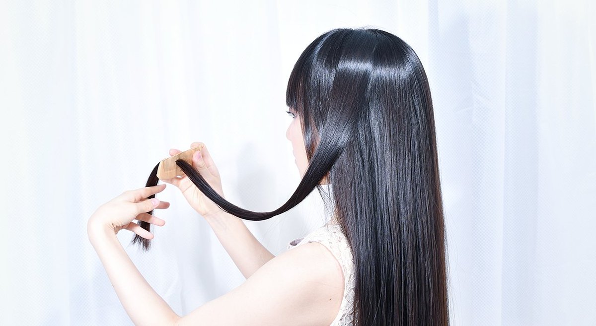 O Xrhsths 美髪チャンネル Sto Twitter くしで髪をすくのが好きです 頭には光のスジ 黒髪ロング ロングヘア スーパーロングヘア Hairstyles