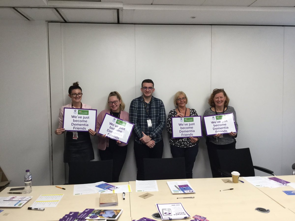 amcwhinnie2's tweet photo. Staff from HSBC WestPoint Edinburgh became Dementia Friends this week, #thankyou #wearyourbadgewithpride #dementiafriendlybanking @alzscot @HSBC @HSBC_UK https://t.co/rkX6OynYvZ