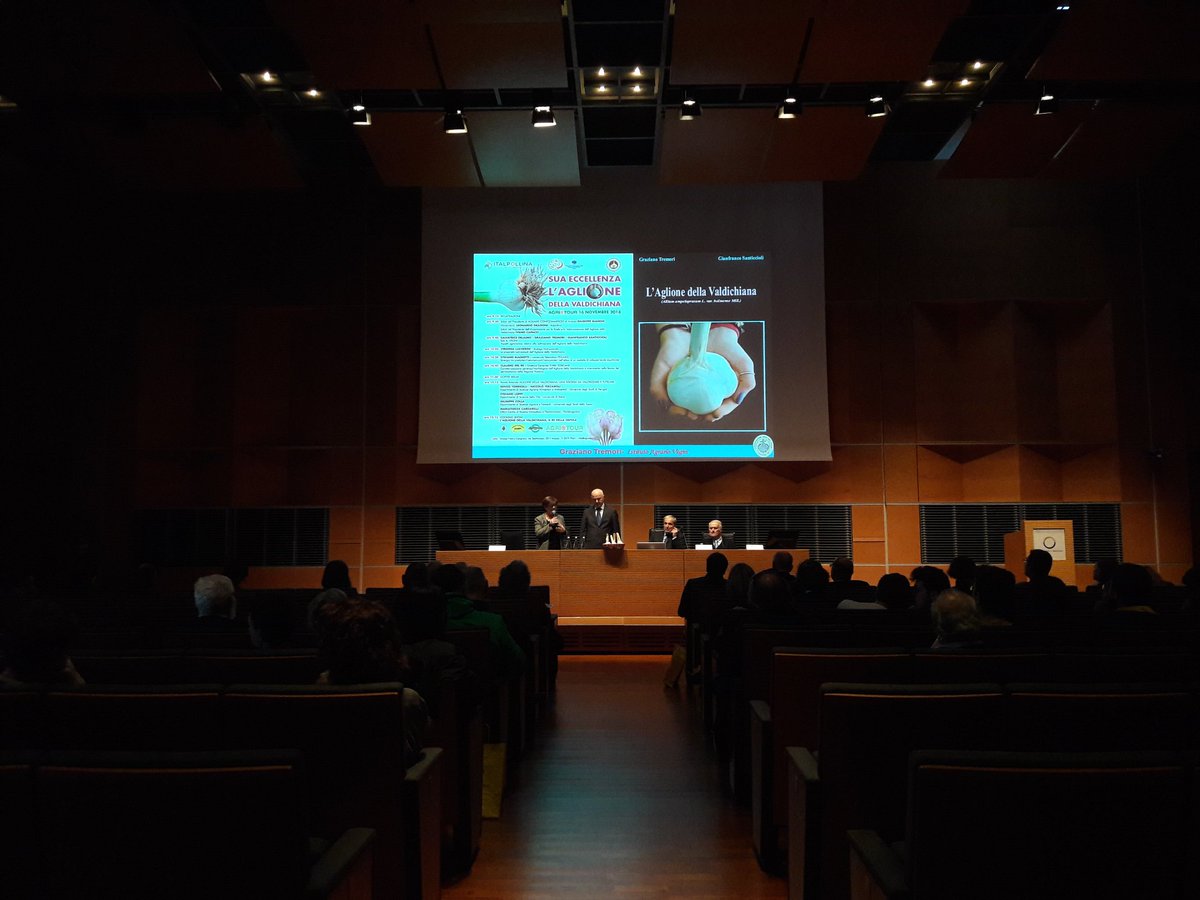 Questa giornata di <a href="/AgrieTour/">AgrieTour</a> si apre con il convegno sull'#Aglione della #Valdichiana