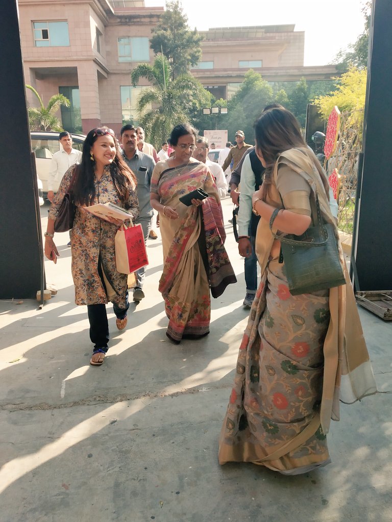 flofilmforum's tweet photo. Welcoming Dr. Rita Bahuguna Joshi.
#inconversation #filmscreening #workshops #masterclass #FFF18 #FLOfilmforum18 #trending #UPCabinetMinister #PanelDiscussion
@RitaBJoshi @timesofindia @ndtv @MumbaiMirror @Midday180 @ZoomTV @filmfare @instagram @ficci_india @FICCIFLO https://t.co/hbKFpAWehy