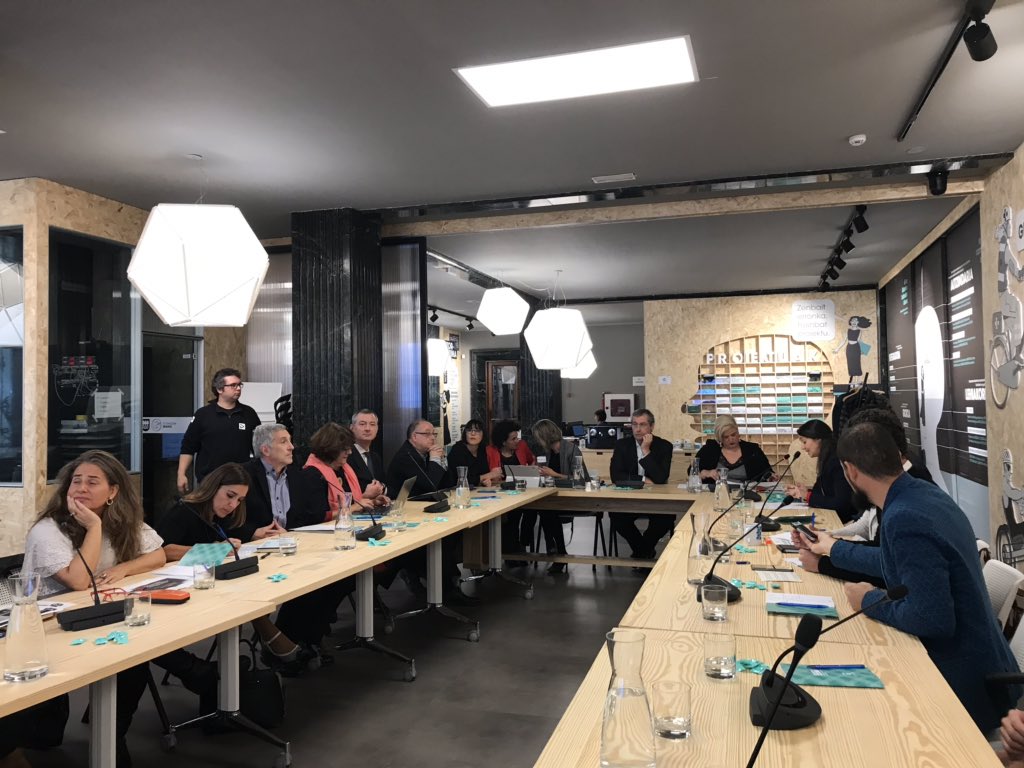 KARMELESSI's tweet photo. Hoy en #Donostia presentación proyectos beneficiarios 1a convocatoria ayudas #Adinberri, @grupo_ssi expone #Esteka: #atención #comunitaria a la #fragilidad, @markelolano inaugura la sesión https://t.co/HRoJAiCbXC