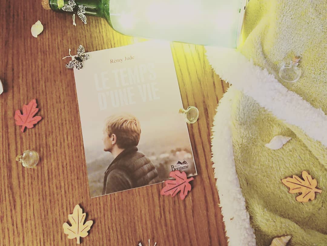 EditionsBergame's tweet photo. Au menu de ce #VendrediLecture, découvrez "Le temps d'une vie", un court récit empli d'émotions et de justesse qui fait passer le lecteur par tous les sentiments. Une belle découverte recommandée par #ilétaitunefoislalecture ! https://t.co/aBpWvM2y64 https://t.co/XfQ7oFHB3t