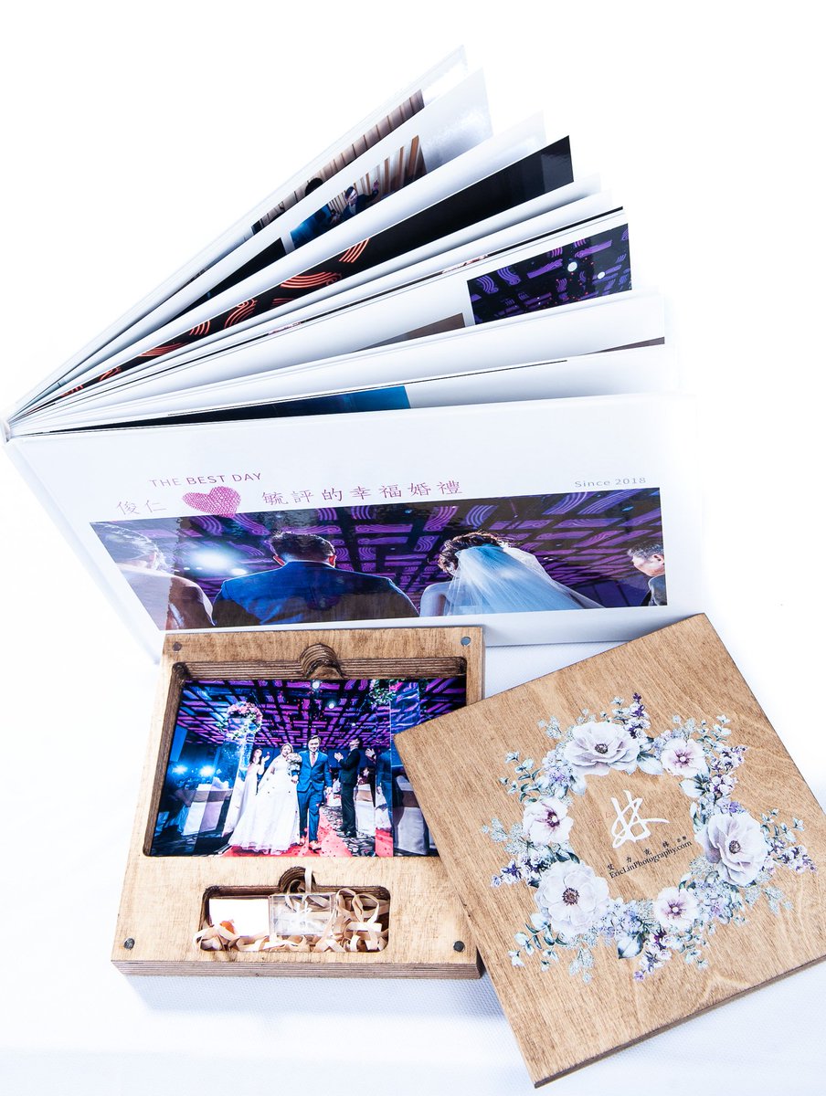 EricLin_Studio's tweet image. 揮汗拍攝，接著
長期修圖，之後
我們將殫精竭慮
編排A4蝴蝶寫真書
我們已不惜成本
從歐洲進口燦亮水晶USB隨身碟 與
夢幻木盒
如此堅持完美
是因為我們深信，最好的那一天
在地毯的那一端
即將與最美的您
相 遇

★婚禮紀實成品包含：

進口質感夢幻木盒

進口亮燦水晶USB隨身碟

A4蝴蝶頁寫真書