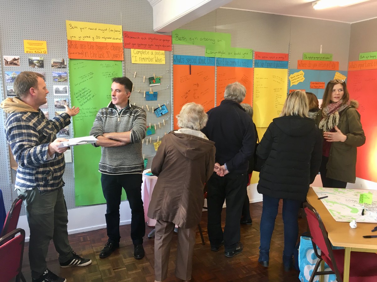 SevernWyeDave's tweet photo. Great day in Llandovery, still time to visit today! Passionate people came to tell us what they love about Llandovery + how they want to make it an even better place in the future. @SevernWyeAdrian @andrewgbrown1 @LoteriFawrCymru @DavidHLlewellyn @BigLotteryWales @johnbiglottery https://t.co/kRV9zxWjph