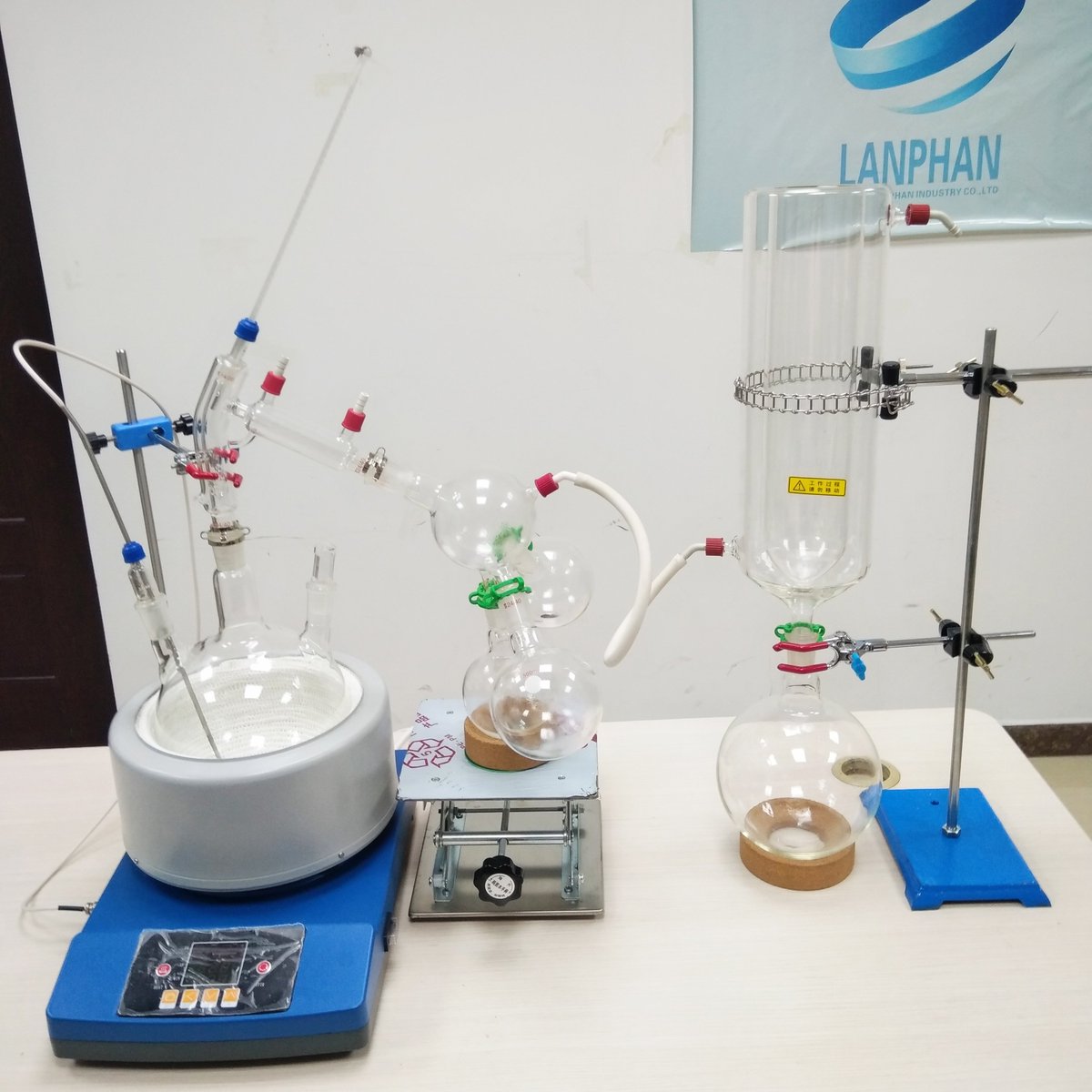 LanphanTrade's tweet photo. 5L Short Path distiller.A complete set of distillation units. DM me I can tell you the lowest price.
#heatingmantle #extraction #extracts #concentrates #distillation #distillates #shortpath #shortpathdistillery #thc #cbd #420 #710 #co2oil #cannabismedicinal #cleanextracts https://t.co/gYRVKd1EF4