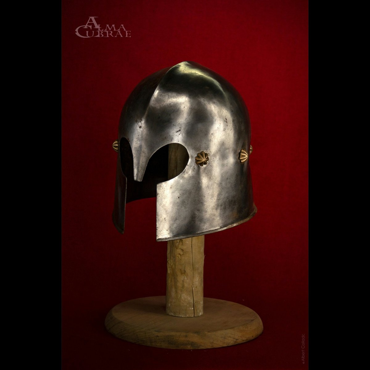 Almacubrae's tweet photo. I continuem!! 💪
Barbuta italiana del segle XV

📷 @Albert_Collado

#almacubrae #handmade #helmet #armour #medieval #forging https://t.co/ljrkyLhMRS