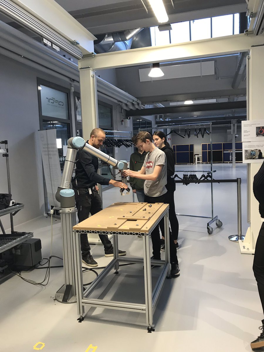 Besök av praktikelever åk9 på Ingenjörsvetenskap. Blivande ingenjörer?