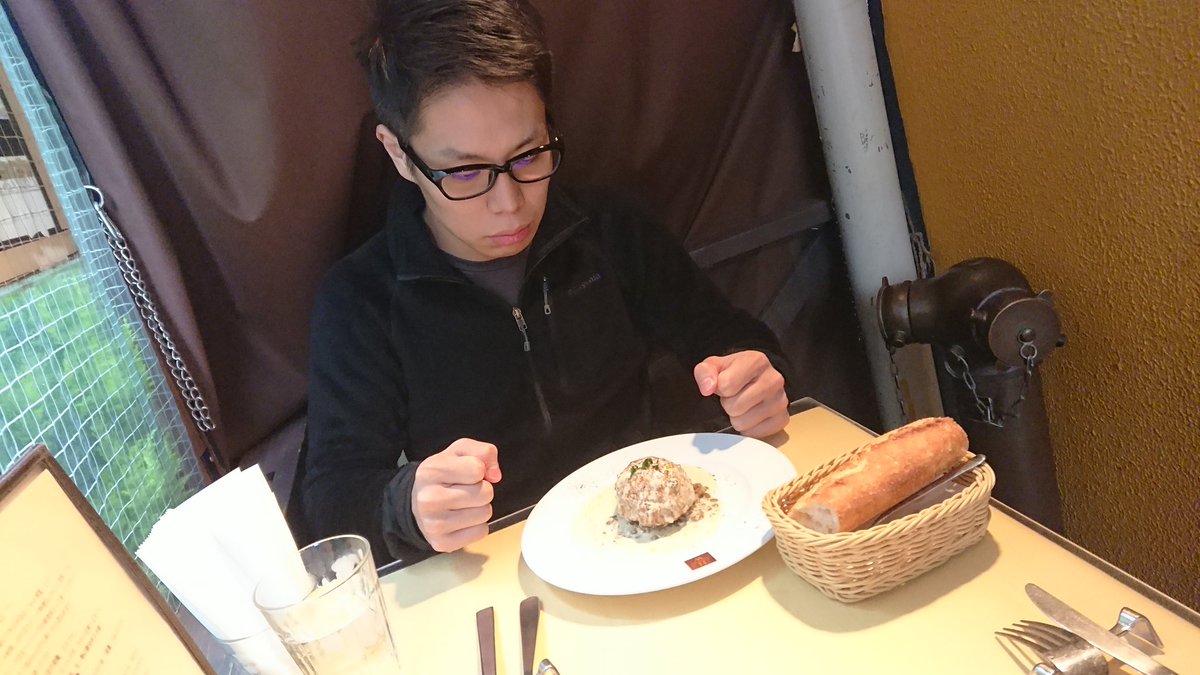smoke_matsui's tweet photo. 今日は隙間時間に相方と「新宿 一番うまい」で検索したら出てきた店に行きました。僕らにはそういうところがあります。 https://t.co/xS70qrTRLb