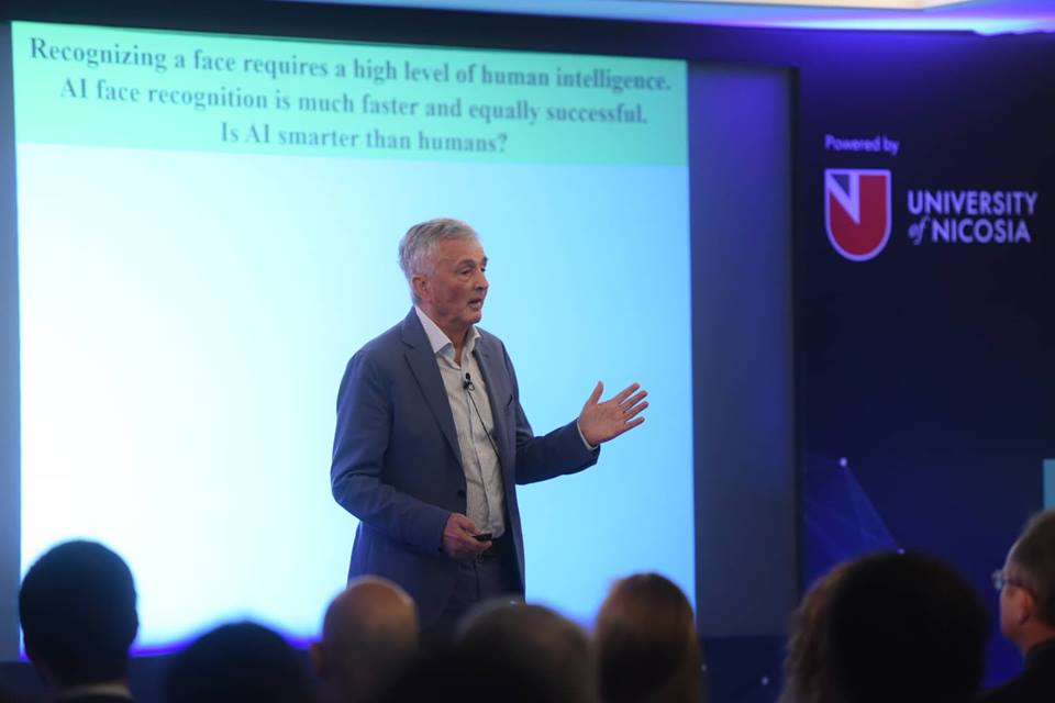 DecentralizedEu's tweet image. #UNICs @spyrosmakrid on the implications and impact of #ArtificialIntelligence (AI) and #IntelligenceAugmentation (IA) #happeningnow #Decentralized2018