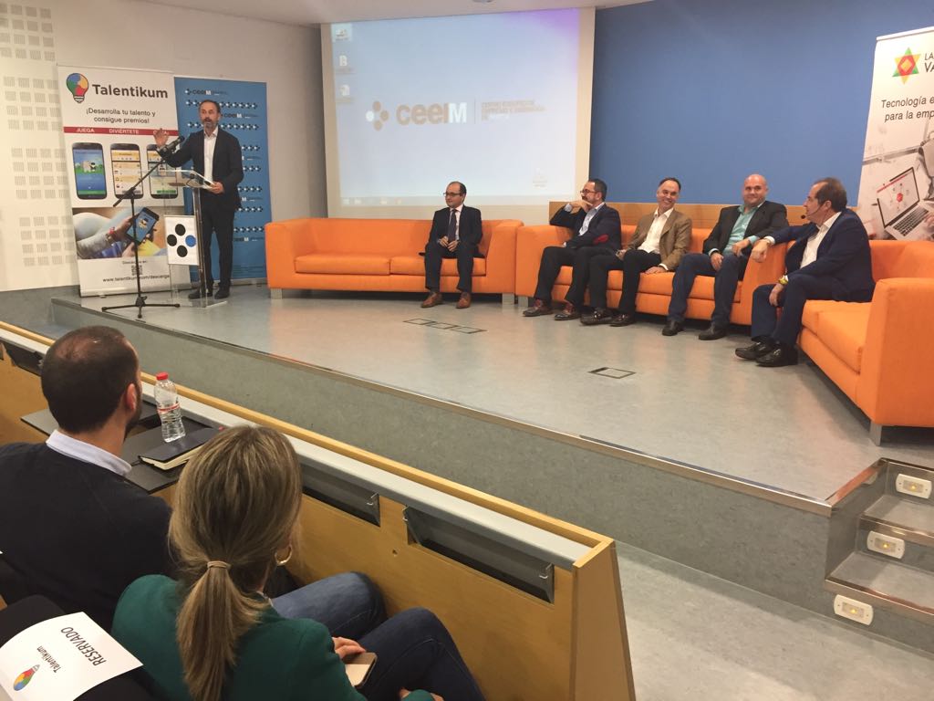 CeeiMurcia's tweet photo. Ayer asistimos a la presentación de la nueva app @talentikum, el nuevo proyecto de @eravalientes, y que consiste en una aplicación para mejorar la #empleabilidad Juvenil entre los millenials.
#TalentoMillennial https://t.co/0LBXnBSoVJ