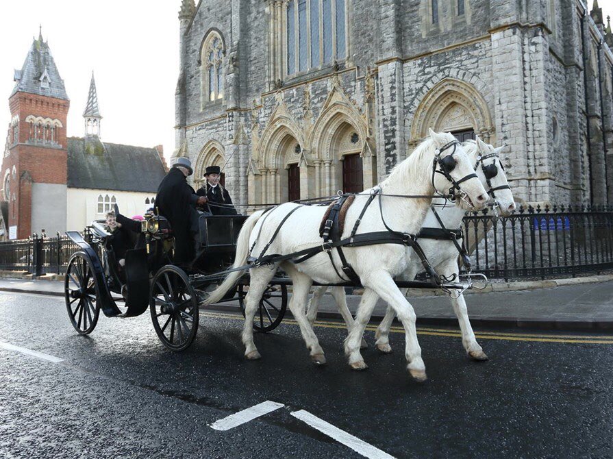DiscoverNI's tweet photo. Armagh is rolling back the clock to the Georgian era to mark the start of the festive season✨ From 22-25 Nov, the city streets will be full of life with market stalls, costumed characters &amp; an amazing light show.

👉 https://t.co/CsTscIqEcB
#armaghgeorgianfestival https://t.co/QL0iciApHJ