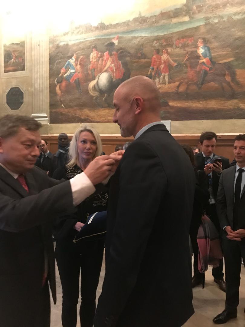 DCSinterieur's tweet image. Le Délégué, présent hier au colloque USP-Technologies, a décoré de la médaille de la sécurité intérieure MM. DELESCLUSE, MARIAGE et KEREKDJIAN, dirigeants d’entreprises de sécurité privée, pour leur engagement citoyen.