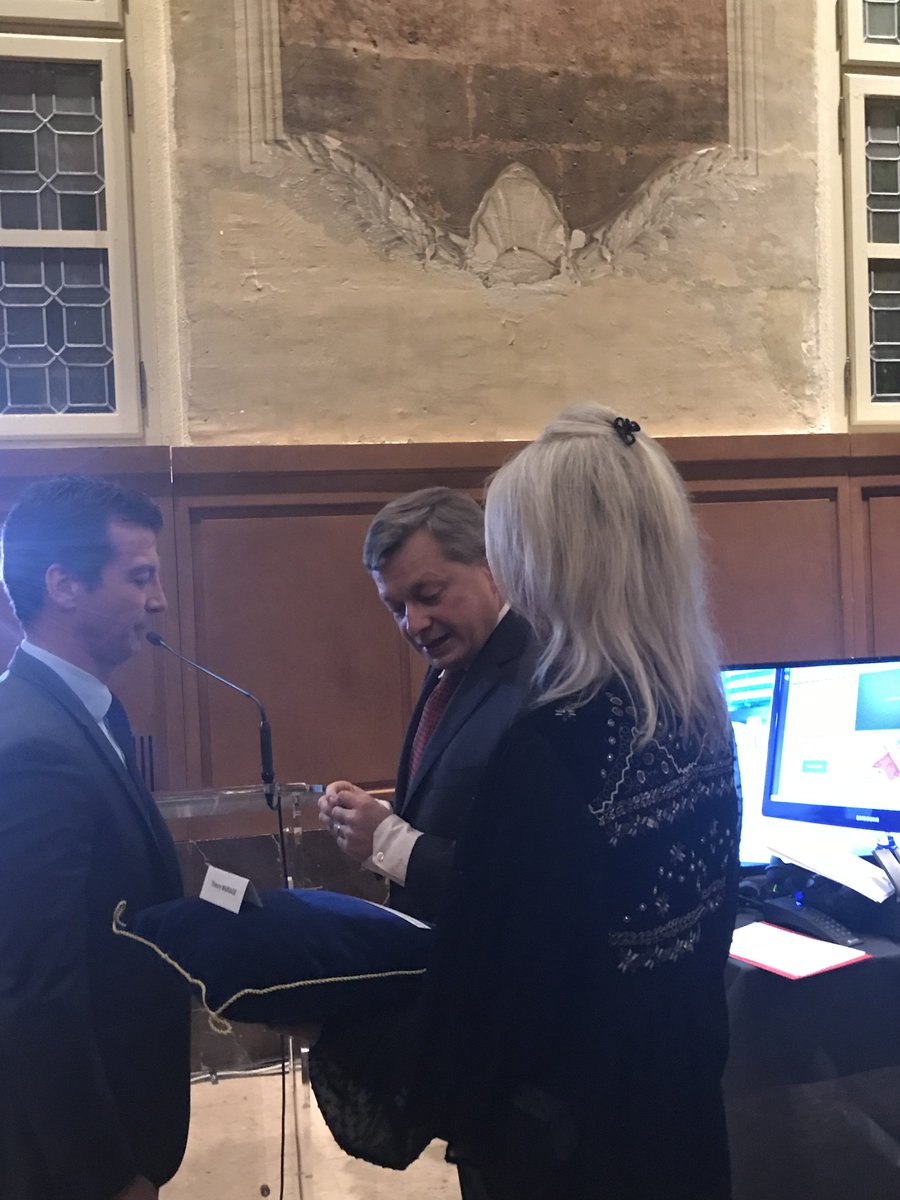 DCSinterieur's tweet image. Le Délégué, présent hier au colloque USP-Technologies, a décoré de la médaille de la sécurité intérieure MM. DELESCLUSE, MARIAGE et KEREKDJIAN, dirigeants d’entreprises de sécurité privée, pour leur engagement citoyen.