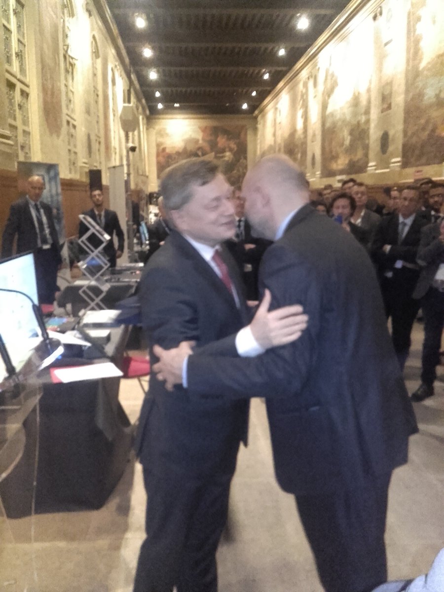 DCSinterieur's tweet image. Le Délégué, présent hier au colloque USP-Technologies, a décoré de la médaille de la sécurité intérieure MM. DELESCLUSE, MARIAGE et KEREKDJIAN, dirigeants d’entreprises de sécurité privée, pour leur engagement citoyen.