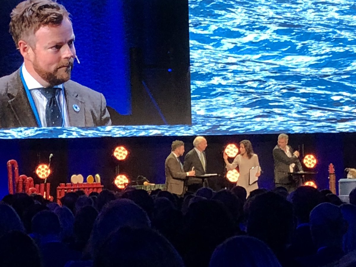 MyhrenBerge's tweet image. Nydelig ordskifte mellom @konservativ, Jørgen Randers og @HenningKristoff om bærekraft på #BNMøte . Informativt, utfordrende og humoristisk.