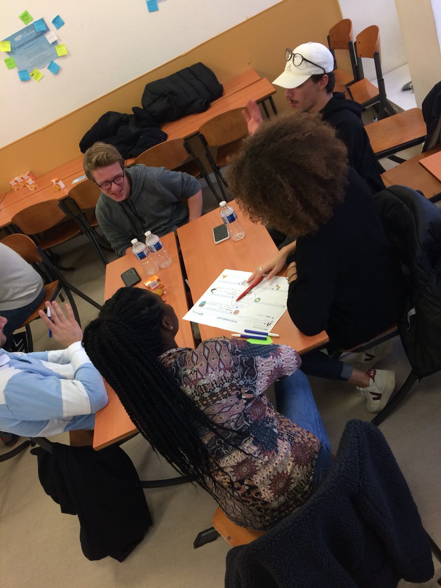 EPSIParis's tweet photo. En pleine création de leur projet 🧠 #HEPOnBoarding2018 #HEPeducation #LaDefense #EPSI #LearnCode #ingenierie https://t.co/hr7s75fvES