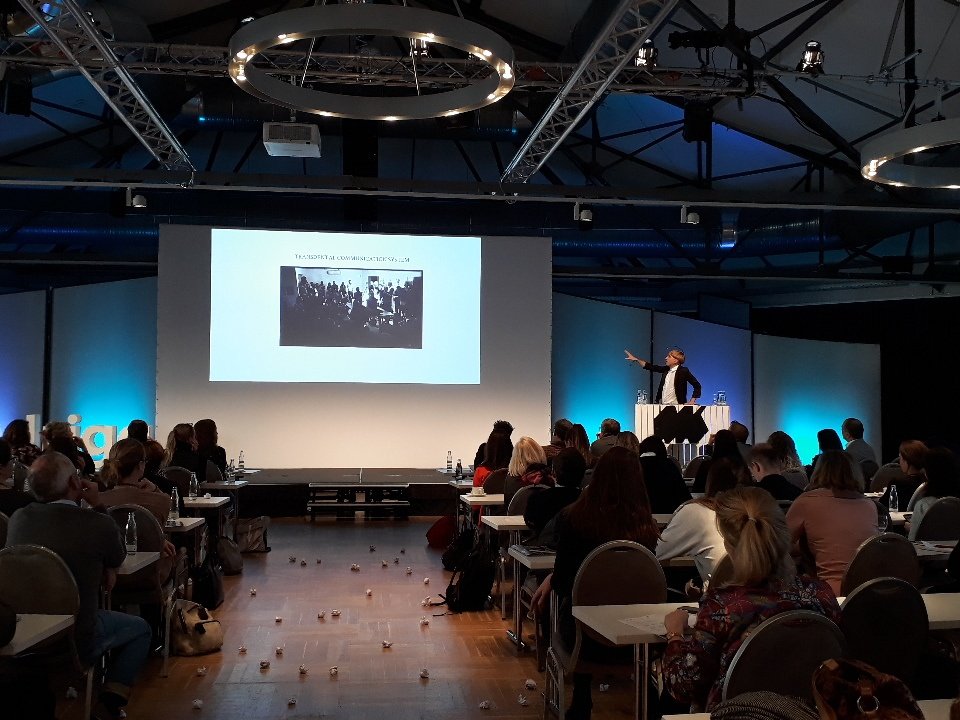 mmk_berlin's tweet photo. #Cyborg @NeilHarbisson presents new ways of exploring #Space by being a sensetronaut. #Technology #connectivity #MMk18 https://t.co/JOO79AyUBv