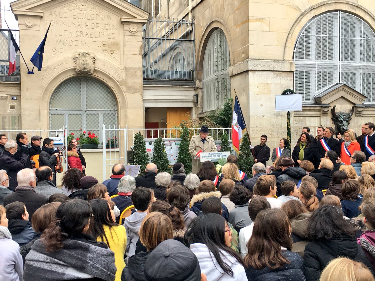 Anne Hidalgo Les Enfants De L Ecole Des Hospitalieres Saint Gervais Entonnent L Hymne A La Joie En Souvenir Des 260 Filles Et Garcons De L Ecole Deportes Durant La Seconde Guerre Mondiale Pour Que