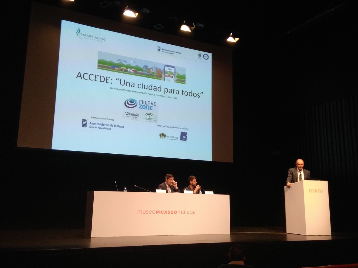 Gloria_g_p's tweet photo. El equipo de Salud Mental del hospital civil en la charla de Carlos Pérez , jefe de accesibilidad del ayuntamiento de Málaga "las personas mayores y la accesibilidad" #SmartAging2018 #ayuntamientodemalaga
#museopicasso @_ibima @SMART4MD_Spain https://t.co/E7LbBGEUKT