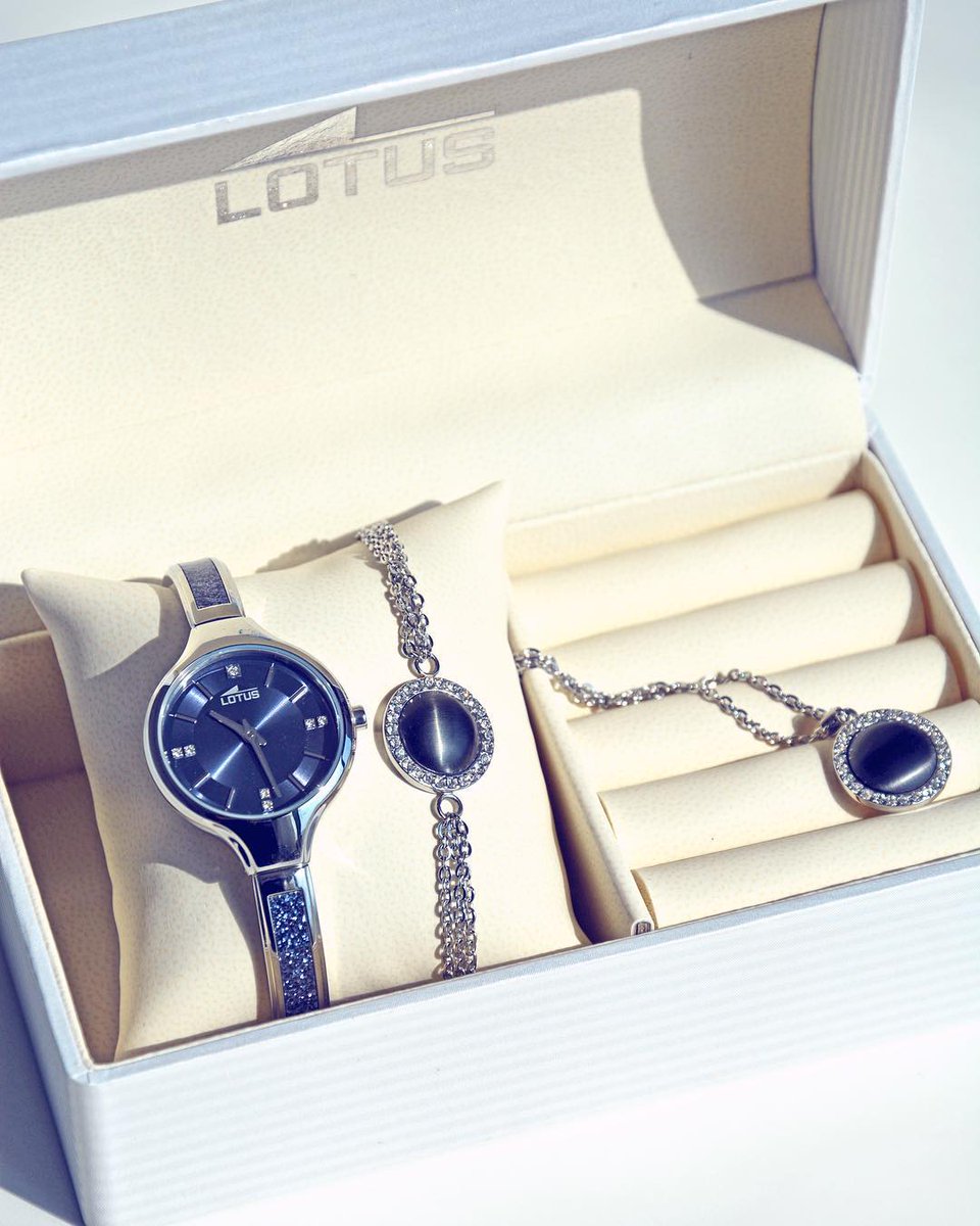 lotuswatches's tweet photo. Esta magnífica combinación compuesta por un reloj #LotusWatches con #CrystalsFromSwarovski y joyas #LotusStyle será perfecta para tu fin de semana. ¡Accesorizate con Lotus! ✨ #BetterTogether https://t.co/goSuHQsB6W