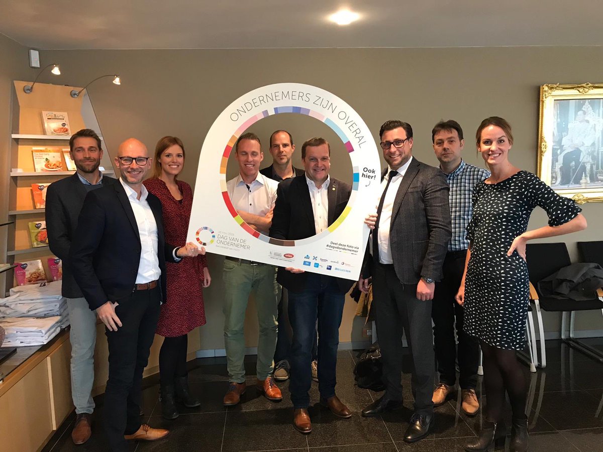 Paul Van Miert bezocht onze 3 ambassadeurs Michel Tops, Hans Versmissen en Roel Smolders tijdens #dagvandeondernemer boeiende ondernemersverhalen uit de Kempen! <a href="/UNIZOAntwerpen/">UNIZO prov Antwerpen</a> <a href="/activ84health/">Activ84Health</a>