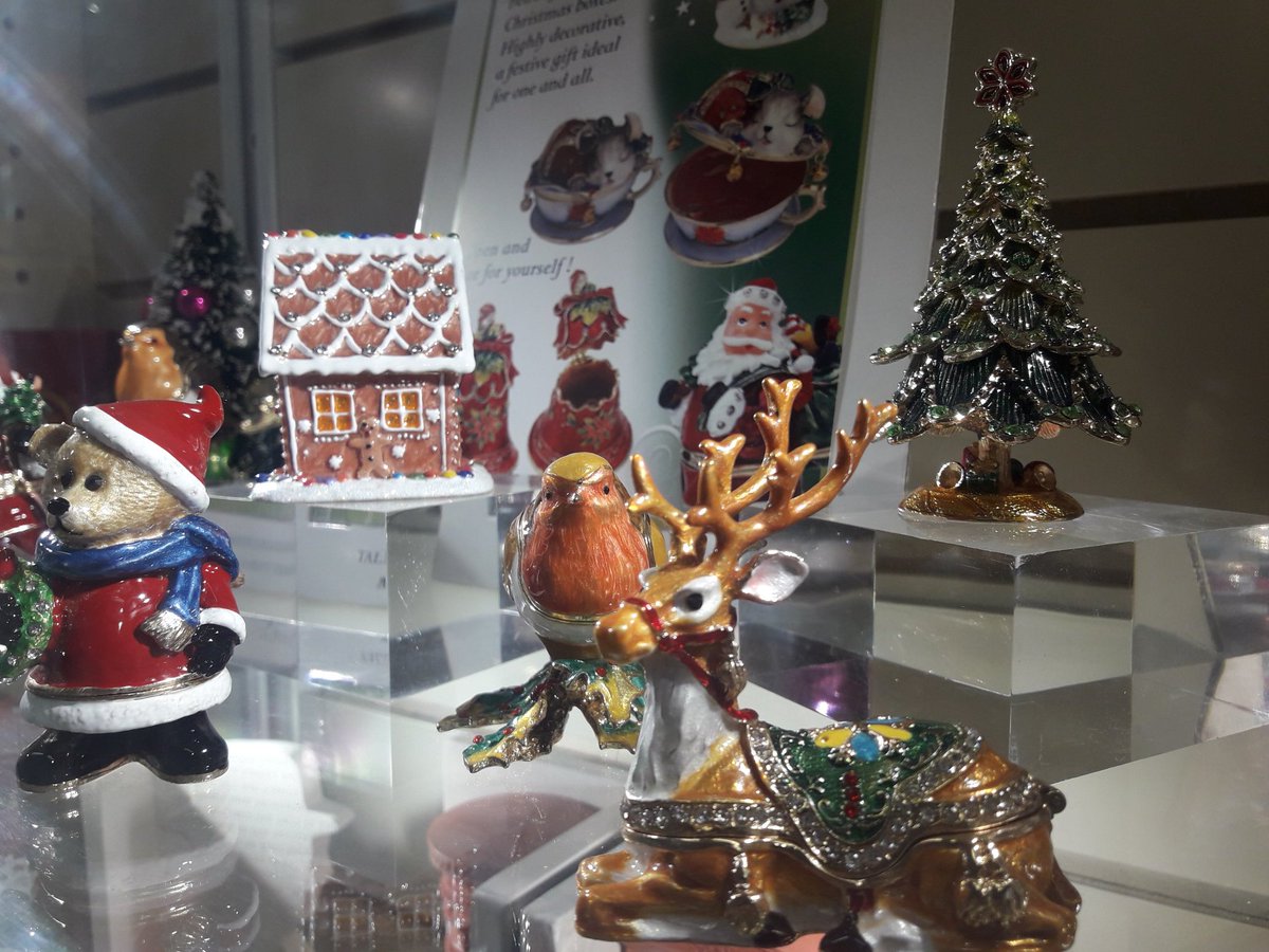 WorcesterTIC's tweet photo. Christmas Gifts available in Worcester Tourist Information Centre #Guildhall #christmas #VisitWorcester  #MyHighStreet #Worcester 🎅🎅🎁 https://t.co/9oK84hVaYM