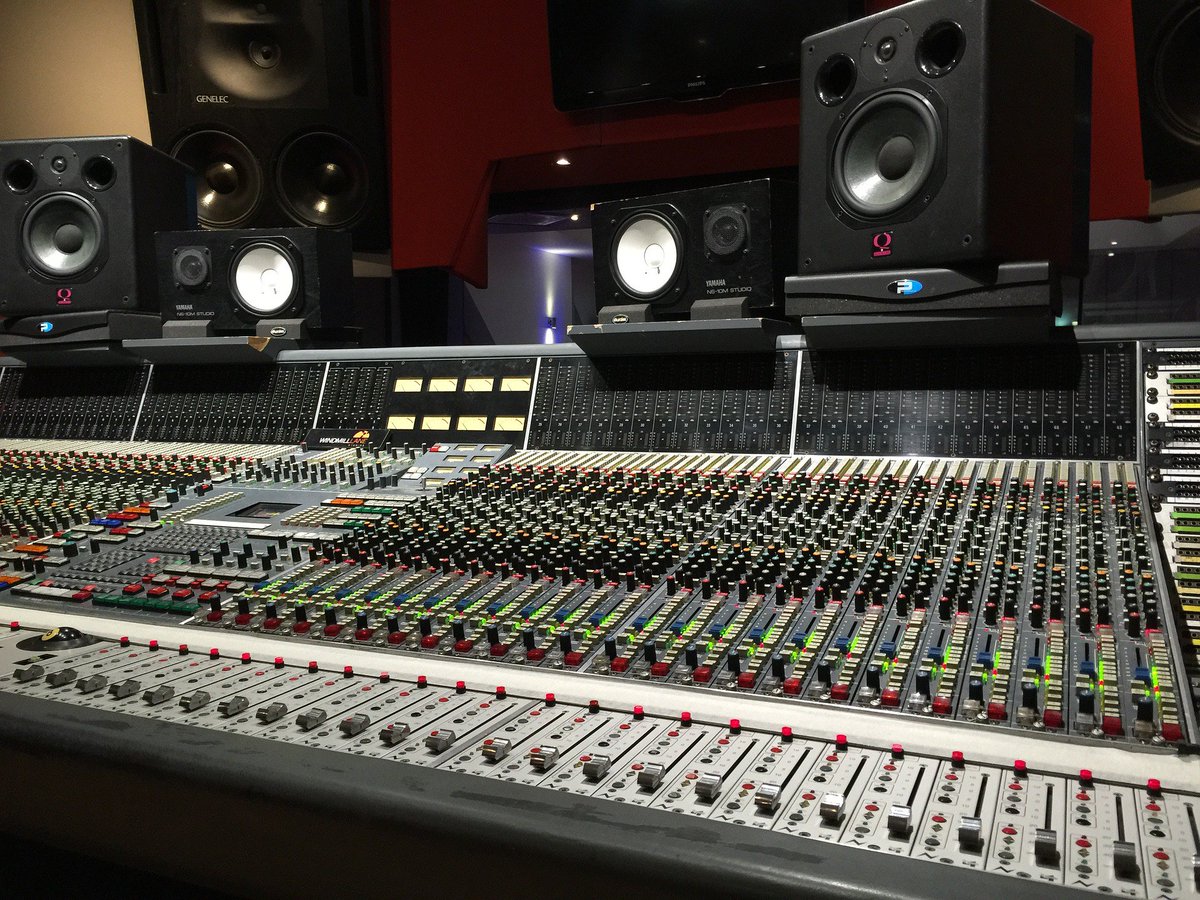 audio_ginger's tweet photo. Pop into our studio and take a tour of the state of the art facilities! #socmedmusictech2018 https://t.co/4LI7OIk975