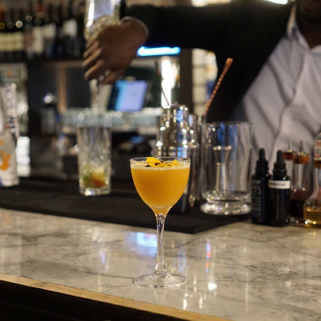 Happy hour 5-8 PM followed by DJ Dani Asensio tonight! That’s one fabulous way to start the weekend! 🎶🍹🕺🏼#cocktails #londoncocktails #londoncocktailweek #turkish #turkishfood #turkishdrink #bakerstreet #marylebone #thisislondon #lotiloves