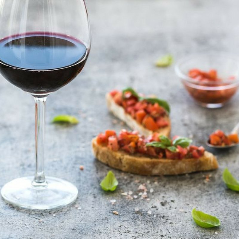 AnovaWines's tweet photo. It’s beginning to look a lot like wine o’clock.
We’ve got that Friday feeling. How about you?
https://t.co/2ZpkOSg4KG
#Anova #AnovaWines #SenseLab #SouthAfrica #Crowdfunding #Shiraz #Thundafund #WineOClock #RedWine https://t.co/XcBva2gUkX