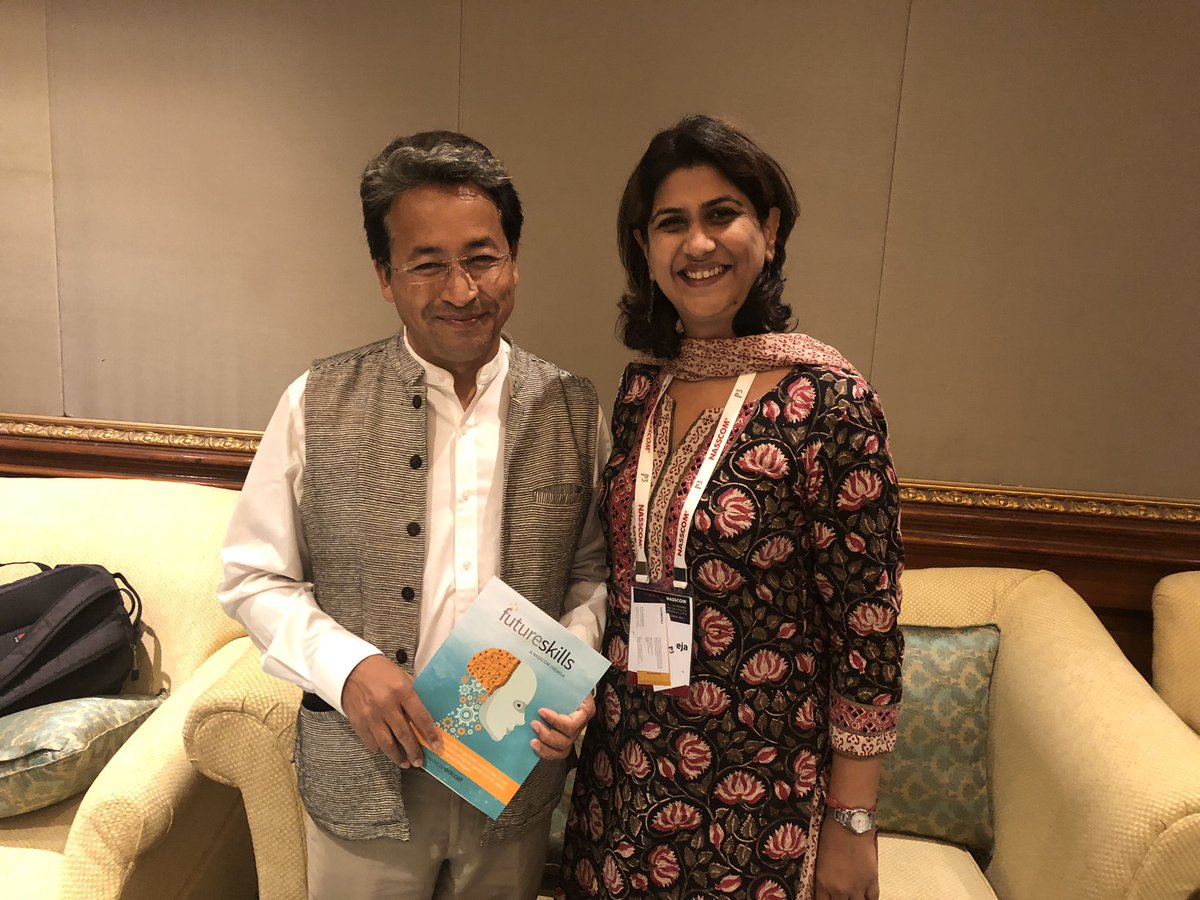 vaishali_tan's tweet photo. My big fan moment with Sonam Wangchuk, innovator , inspiration behind 3 idiots ! Don’t miss the Futureskills brochure in his hand 😊#nasscomFS @kirti_seth @yadavyudhisther @SmitaMarcus https://t.co/Im1rXJ0kv6