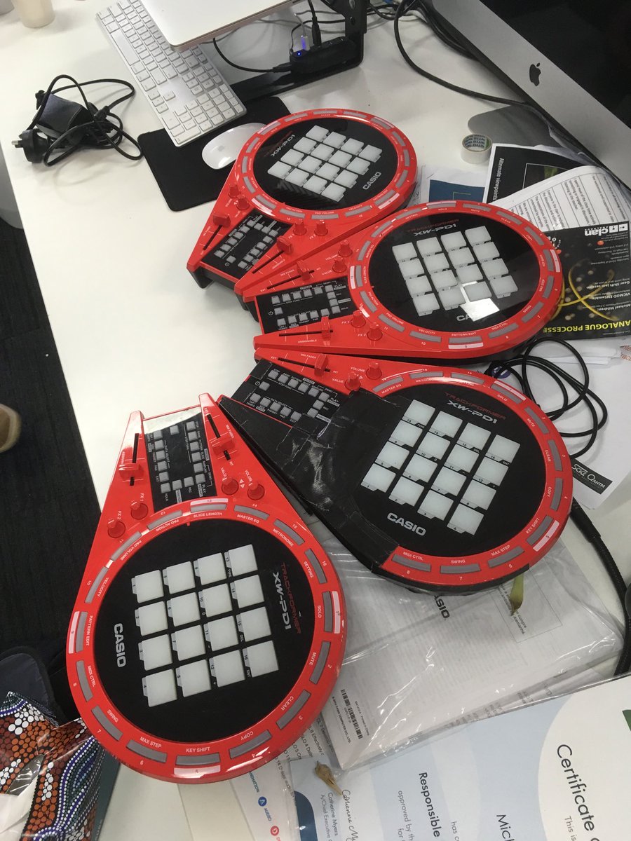 NickFakeman's tweet photo. #iamsharing #casio #trackformer show-&-tell in the office today! https://t.co/VkVVgzF0aQ