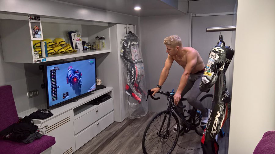 #ValenciaGP #Moto2 #FP1 starts soon: you can't get warm up enough for conditions like this. #MS23 <a href="/IntactGP/">Intact GP</a> at Pretty wet <a href="/CircuitValencia/">Circuit Ricardo Tormo</a>