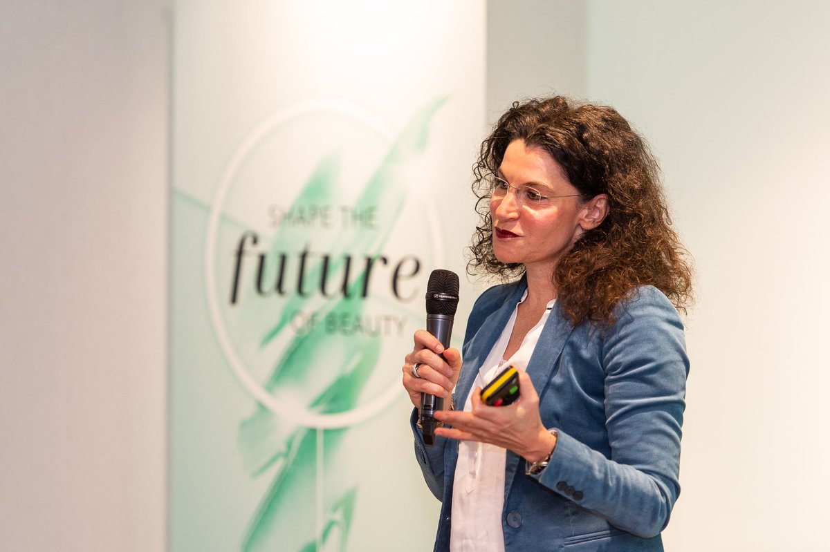 TMuellerDouglas's tweet image. So proud to open our inaugural #Douglas #FORWARDBEAUTYChallenge! I&apos;m thrilled to discover #beauty and #retailtech #startups that we can #collaborate with to offer the best beauty #CustomerExperience of tomorrow.