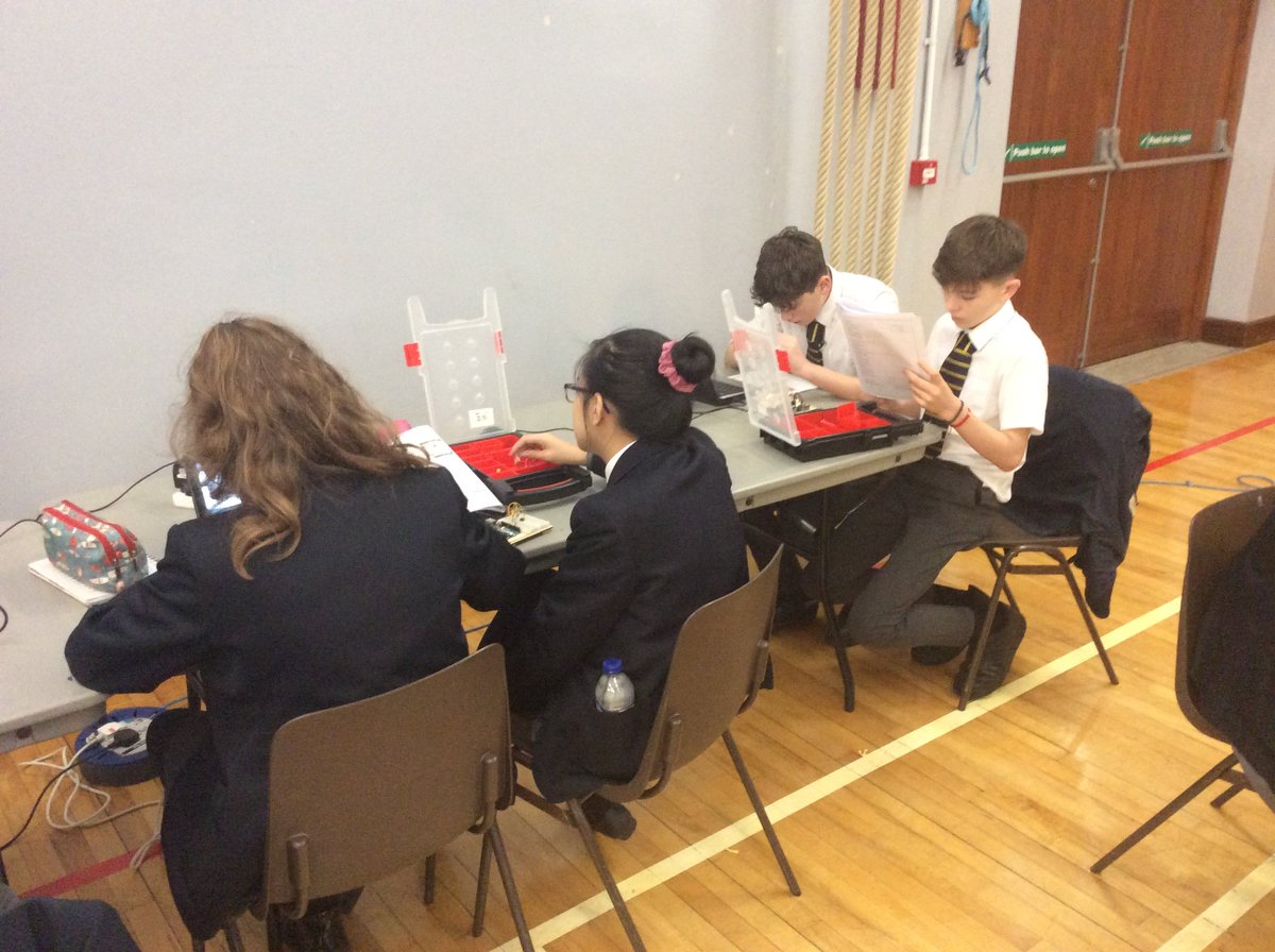 LumenChristi_NI's tweet photo. Year 9 &amp;10 students having great fun taking part in an Arduino workshop facilitated by Joanne Sweeney, Project Manager with Sentinus.
@SentinusNI, #CareersDepartment, #TechnologyDepartment. https://t.co/HkzE21Qj5U