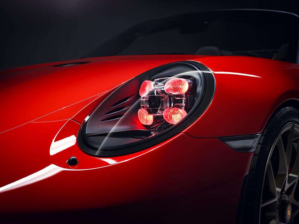 PorscheGB's tweet image. You're unlikely to miss these tinted day-time running lights in your rear-view mirror. 

#911Speedster #Porsche