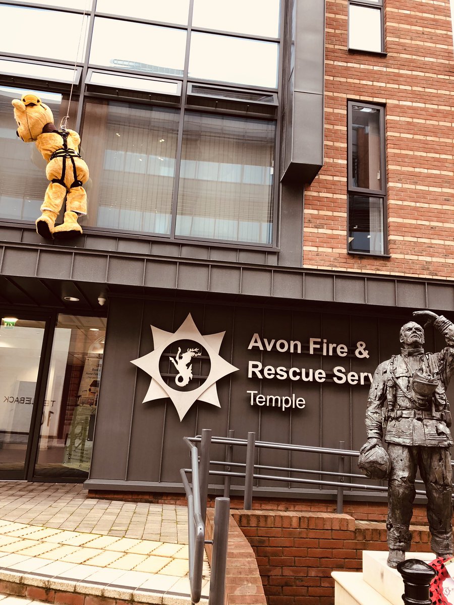 LisaTucker__'s tweet photo. This is why I ❣️ #bristol @BBCCiN @AvonFireRescue https://t.co/rmtXeS4a2K